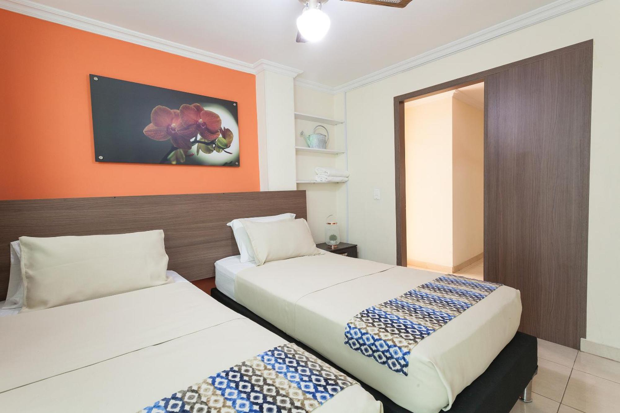 Apartamentos Laureles De La 70 Medellín Kültér fotó